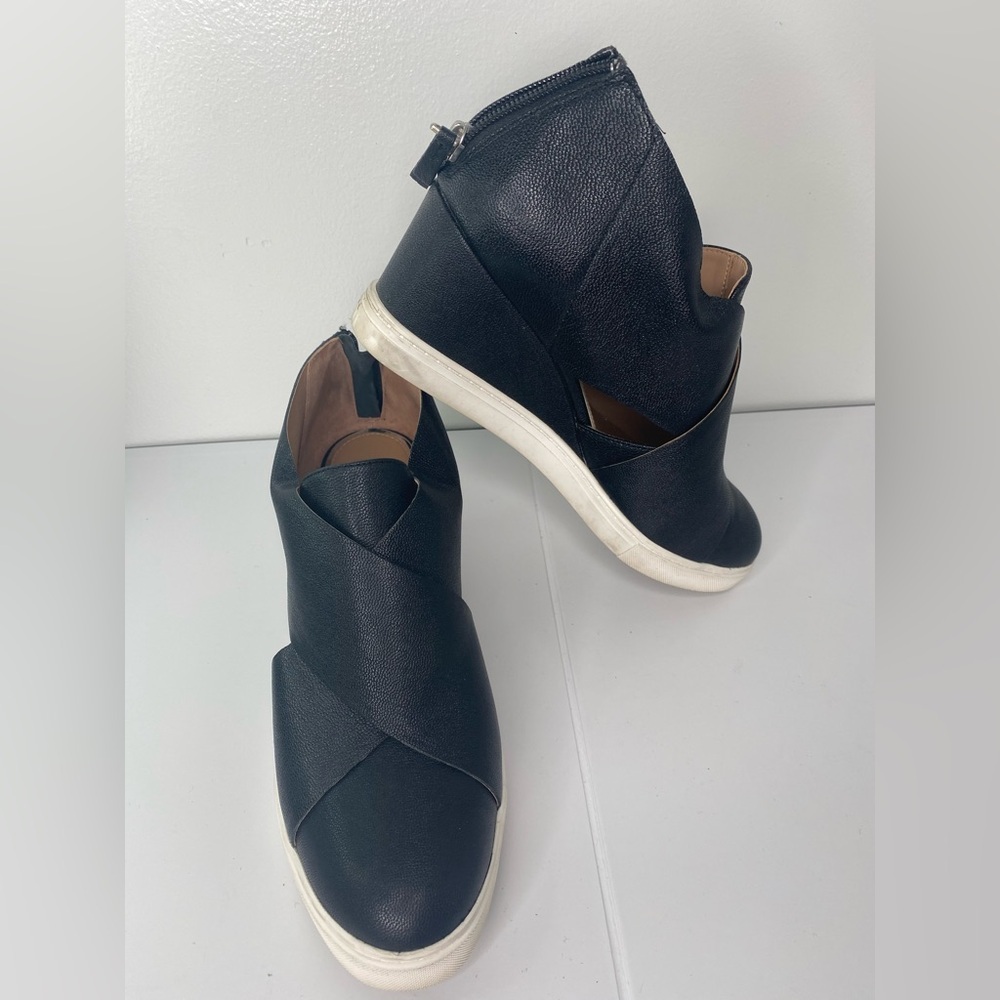 Paola Black/White Shows